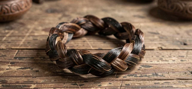 The Mysteries and Spiritual Virtues of the Elephant Hair Bracelet to Discover The Mysteries and Spiritual Virtues of the Elephant Hair Bracelet to Discover